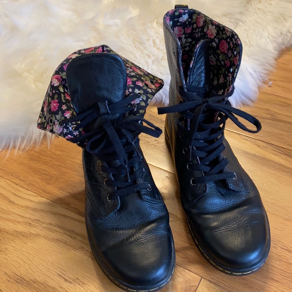 Dr. Martens Size 9 Women’s. Black with floral lining inside.